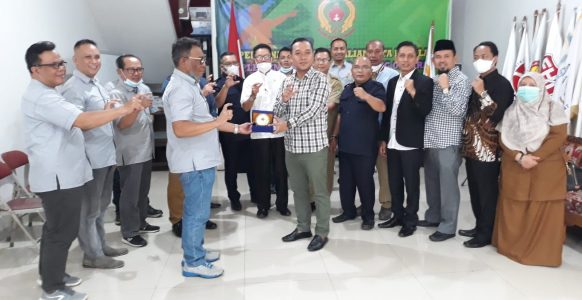Kunjungan DPRD Kab.Karawang Pelajari Peningkatan Kinerja Pemeliharaan Sarana Prasarana dan Pembinaan Atlet (Prestasi) KONI Cimahi